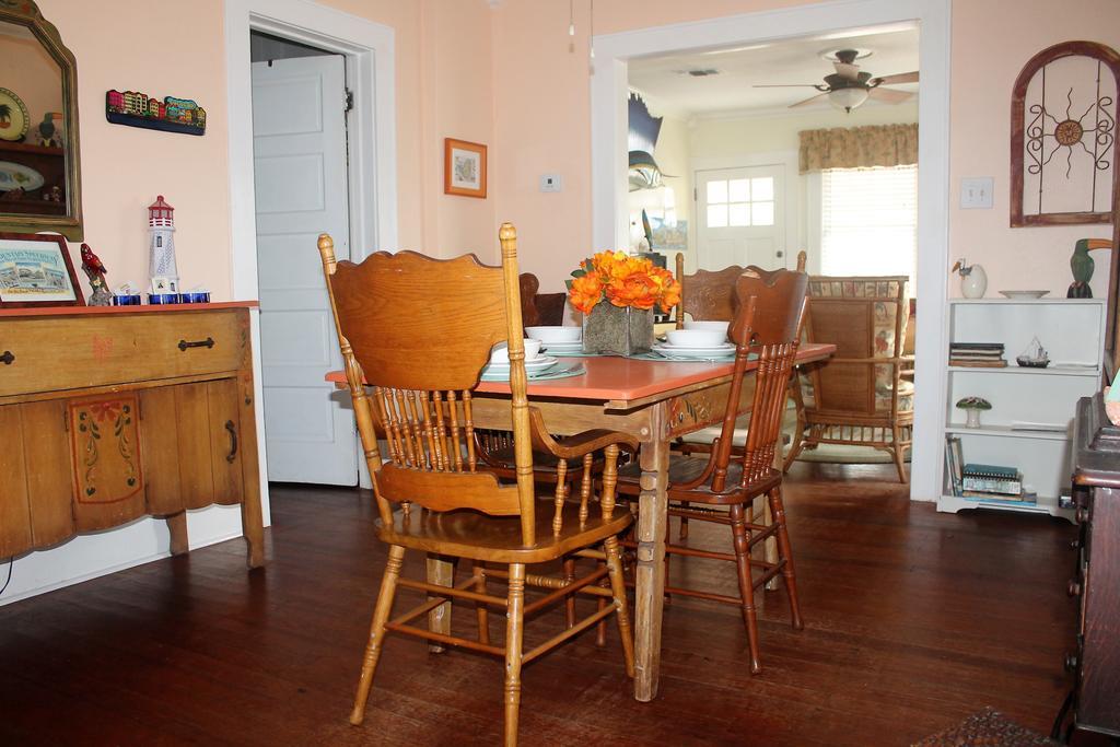 Coronado Palms Coastal Cottage Галвестън Екстериор снимка