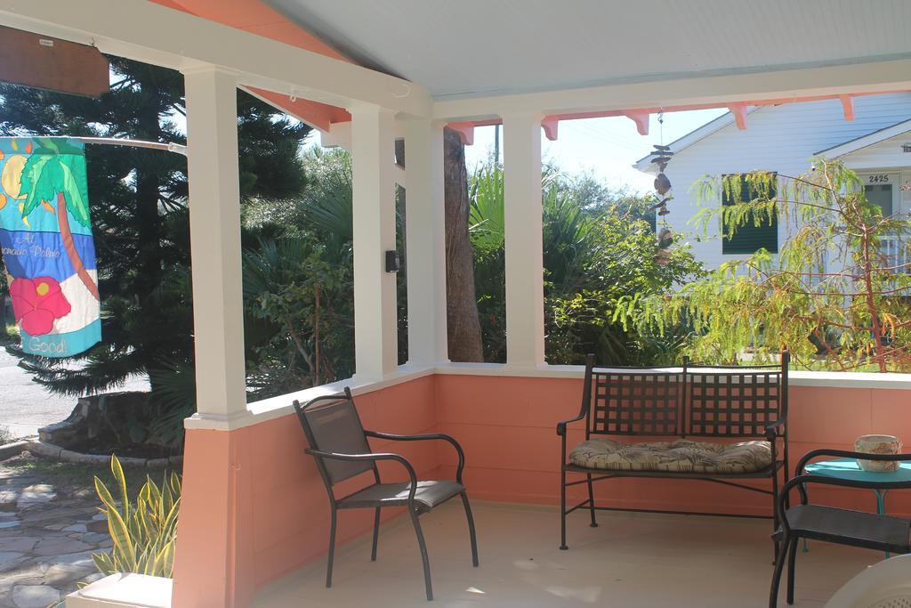 Coronado Palms Coastal Cottage Галвестън Екстериор снимка